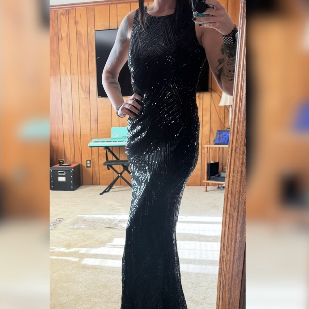 Elegant Black Evening Dress - Medium